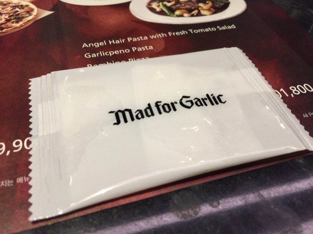 mad for garlic(マッドフォーガーリック)のニンニクチョコピザ